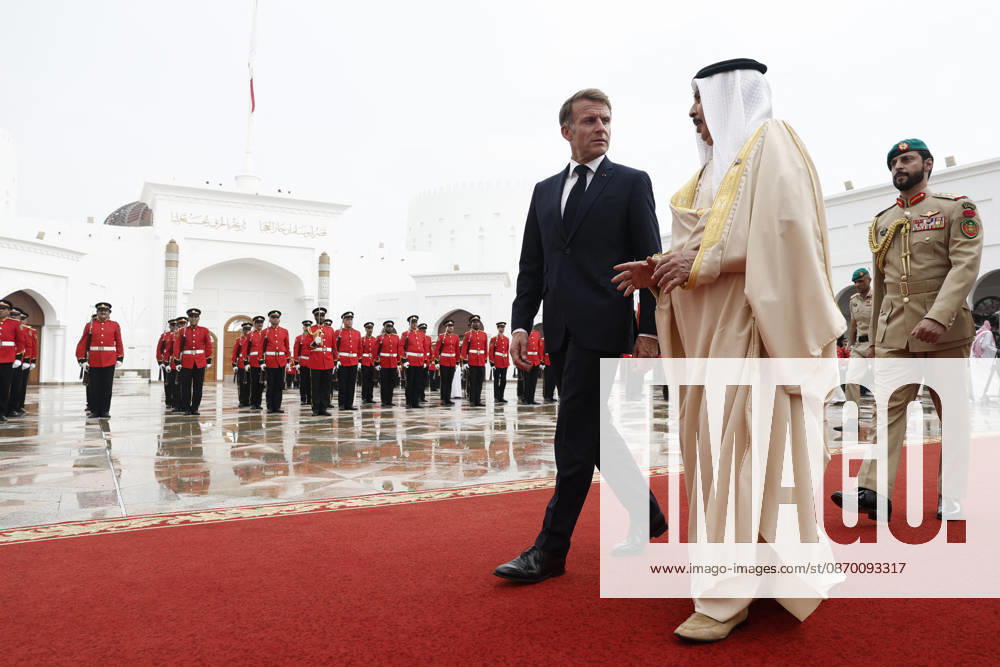 President Macron Visits Bahrain Bahrain s King Hamad bin Isa Al Khalifa welcomes French President Emmanuel Macron at Al-Sakhir Palace near Zallaq, Bahrain, October 20, 2026. Photo by Benoit Tessier Pool ABACAPRESS.COM Zallaq Bahrain
