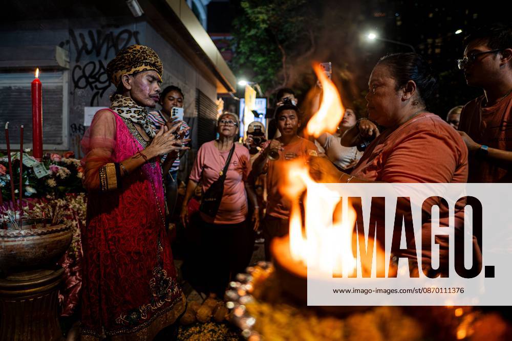 BANGKOK, THAILAND - OCTOBER 20, 2026: marked Navaratri 2026 with religious ceremonies and traditional worship at Sri Maha Mariamman Temple, commonly known as Wat Khaek, on Silom Road. Held from October 10 to 22, the annual festival brought Hindu devotees together to honour Goddess Durga and celebrate the triumph of good over evil. The programme included daily prayers, offerings and sacred rituals, reflecting the religious significance of Navaratri within Thailandâ€⠢s Hindu community. The main event took place on October 20, when the annual Vijaya Dasami procession departed from the temple at 7:30 p.m. The procession commemorated Goddess Durgaâ€⠢s victory over the demon Mahishasura and marked a - ZUMAq101 20261020_zna_q101_121