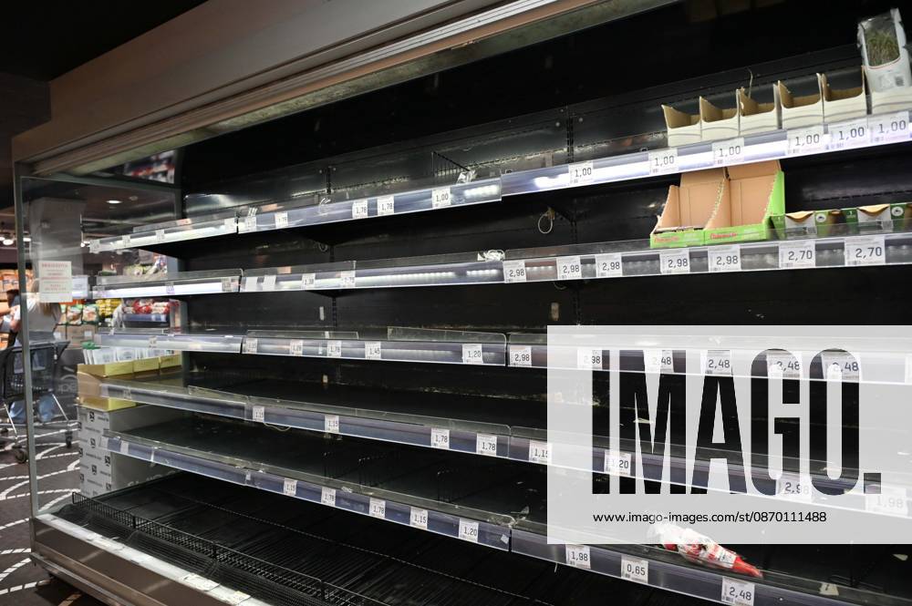 IPP Photo by Felice De Martino, Naples, October 20, 2026. The photo shows empty shelves in supermarkets due to roadblocks set up by truck drivers. Shortages of certain food items, particularly fruits and vegetables. Italy Photo Press World Copyright