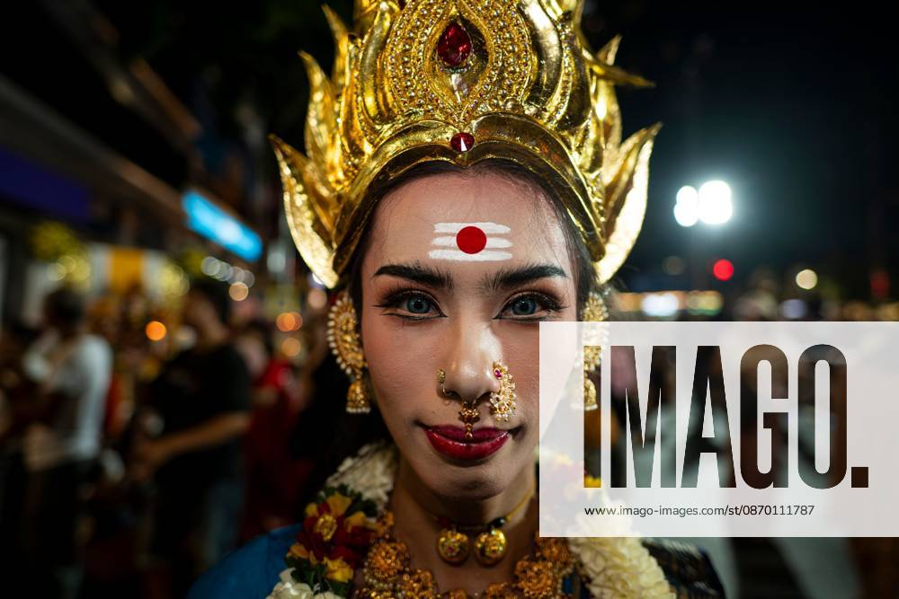 BANGKOK, THAILAND - OCTOBER 20, 2026: marked Navaratri 2026 with religious ceremonies and traditional worship at Sri Maha Mariamman Temple, commonly known as Wat Khaek, on Silom Road. Held from October 10 to 22, the annual festival brought Hindu devotees together to honour Goddess Durga and celebrate the triumph of good over evil. The programme included daily prayers, offerings and sacred rituals, reflecting the religious significance of Navaratri within Thailands Hindu community. The main event took place on October 20, when the annual Vijaya Dasami procession departed from the temple at 7:30 p.m. The procession commemorated Goddess Durgas victory over the demon Mahishasura and marked a major hig - ZUMAq101 20261020_zna_q101_132