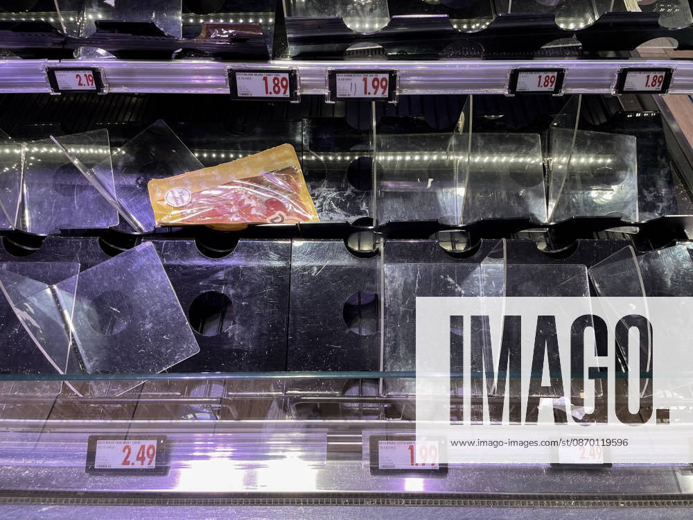 Empty shelves in supermarkets due to transport workers strike in Naples NAPLES, ITALY - OCTOBER 20: Empty shelves are seen inside a supermarket in Naples, Italy on October 20, 2026. Due to the truckers strike in southern Italy, who have been protesting since October 16, 2026 against rising fuel prices (which have reached nearly 2.30 euros per liter) many supermarkets are finding their food shelves empty. Iso Ekle Anadolu Naples Italy. Editorial use only. Please get in touch for any other usage.