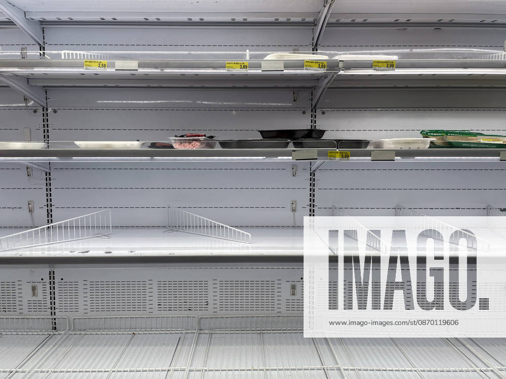 Empty shelves in supermarkets due to transport workers strike in Naples NAPLES, ITALY - OCTOBER 20: Empty shelves are seen inside a supermarket in Naples, Italy on October 20, 2026. Due to the truckers strike in southern Italy, who have been protesting since October 16, 2026 against rising fuel prices (which have reached nearly 2.30 euros per liter) many supermarkets are finding their food shelves empty. Iso Ekle Anadolu Naples Italy. Editorial use only. Please get in touch for any other usage.