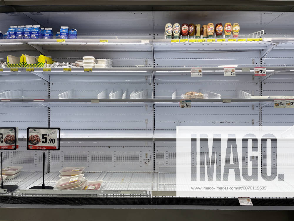 Empty shelves in supermarkets due to transport workers strike in Naples NAPLES, ITALY - OCTOBER 20: Half-empty shelves are seen inside a supermarket in Naples, Italy on October 20, 2026. Due to the truckers strike in southern Italy, who have been protesting since October 16, 2026 against rising fuel prices (which have reached nearly 2.30 euros per liter) many supermarkets are finding their food shelves empty. Iso Ekle Anadolu Naples Italy. Editorial use only. Please get in touch for any other usage.