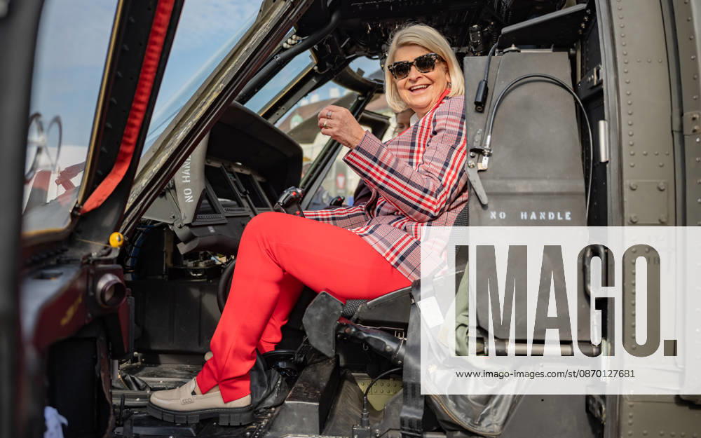 Press conference on the Austrian Armed Forces information and demonstration event on National Day 2026. The photo shows ÖVP Federal Minister of Defense Klaudia Tanner in an S70 Black Hawk helicopter at Heldenplatz in Vienna, Austria.