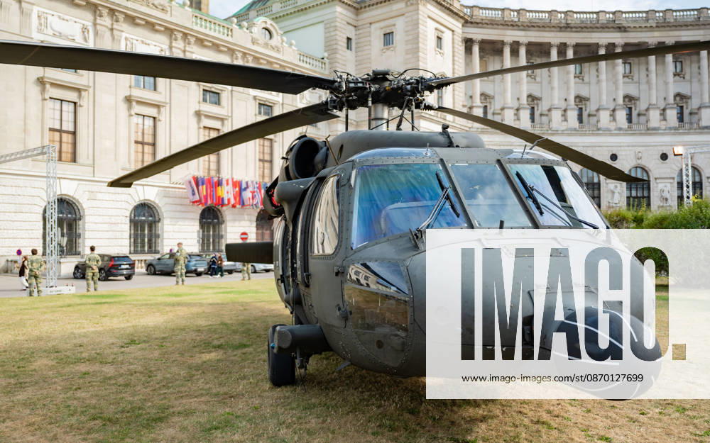 Press release regarding the Austrian Armed Forces’ information and demonstration event on National Day 2026. The photo shows an S70 Black Hawk in Vienna at Heldenplatz, Vienna, Austria