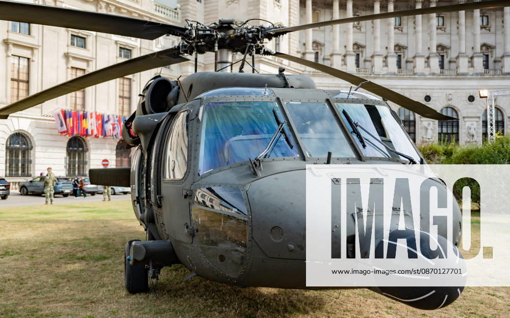 Press release regarding the Austrian Armed Forces’ information and demonstration event on National Day 2026. The photo shows an S70 Black Hawk in Vienna at Heldenplatz, Vienna, Austria