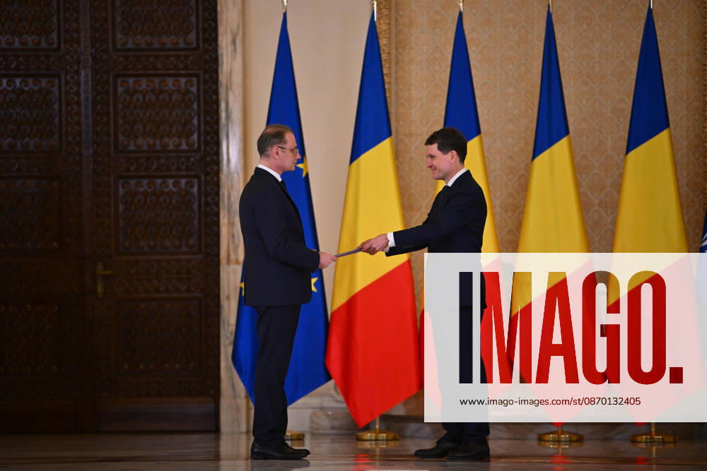 Romania s Parliament approves new Niculescu government BUCHAREST, ROMANIA - OCTOBER 20: Romania s new Prime Minister Luca Niculescu shakes hands with Romanian President Nicusor Dan (R) at the Presidential Palace, in Bucharest, Romania, 20 October 2026. Alex Nicodim Anadolu Bucharest Romania. Editorial use only. Please get in touch for any other usage.