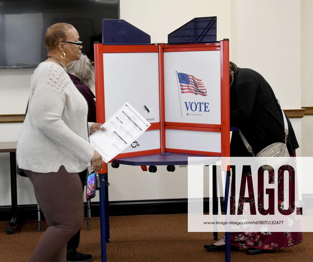 Voters come to Racine City Hall Tuesday morning October 20, 2026 on the first day of early voting in Wisconsin for the midterm elections. There are two closely watched Congressional races, including the First District which includes Racine, and a contentious gubernatorial race on the ballot. Racine USA - ZUMAh154 20261020_znp_h154_008