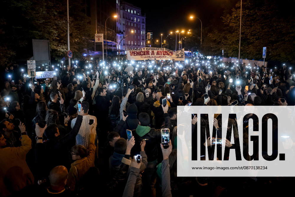 Protest Against Violence During the Education Strike Demonstrations in Madrid Hundreds of protesters carrying flashlights during a demonstration against the violence inflicted on education protesters during the education strike demonstrations in Madrid on October 20, 2026, in Madrid, Spain. The demonstration follows incidents yesterday caused by the police after they charged at peaceful protesters outside an event attended by the president of the Autonomous Community. OCTOBER 20, 2026, A Pé Madrid, Madrid, Spain