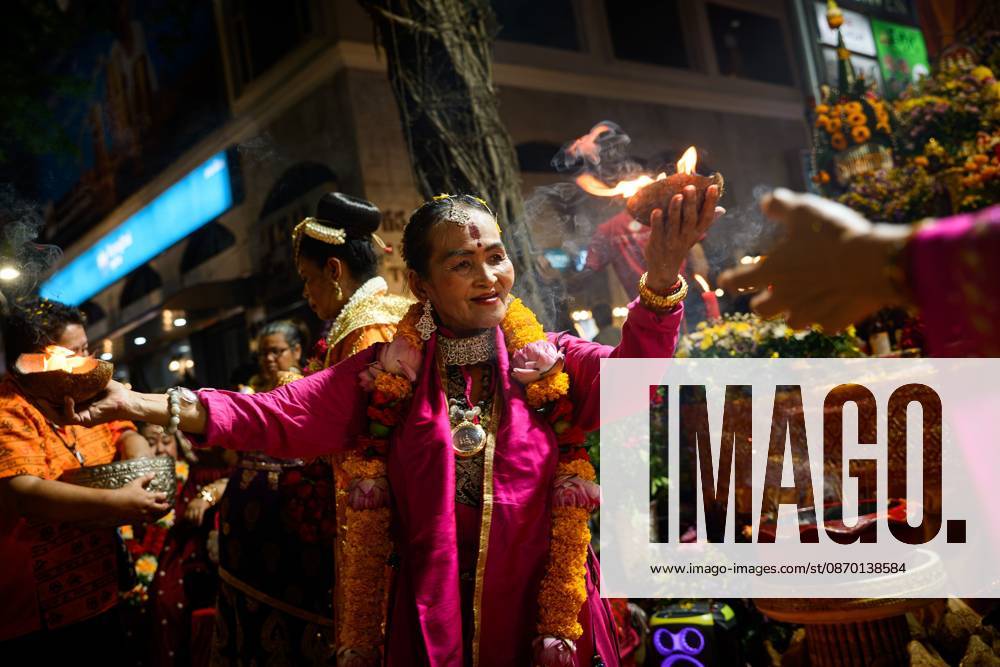 BANGKOK, THAILAND - OCTOBER 20, 2026: Hindu devotees participate in a procession during Vijayadashami celebrations at Sri Maha Mariamman Temple in Bangkok. The annual festival marks the victory of good over evil and concludes the the Navaratri festival. Bangkok Thailand - ZUMAq101 20261020_zna_q101_187