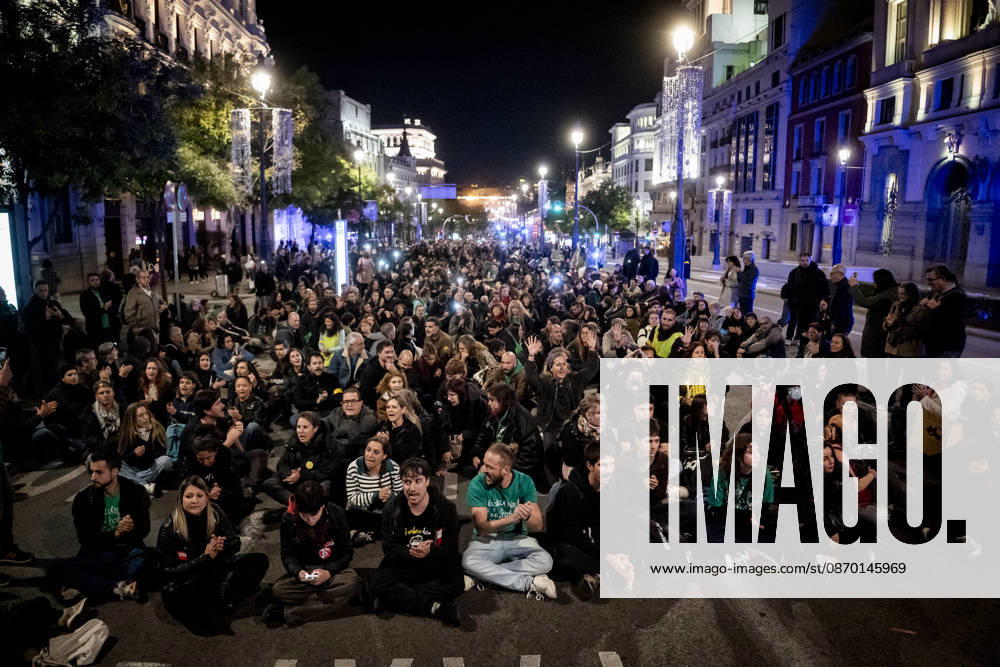 Protest Against Violence During the Education Strike Demonstrations in Madrid Hundreds of people gathered to protest the violence perpetrated against education protesters during the education strike demonstrations in Madrid on October 20, 2026, in Madrid, Spain. The demonstration follows incidents yesterday caused by the police after they charged at peaceful protesters outside an event attended by the president of the Autonomous Community. OCTOBER 20, 2026 A Pé Madrid Madrid, Spain