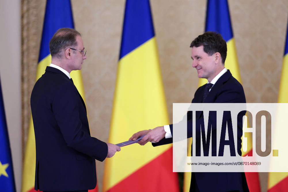 (261020) -- BUCHAREST, Oct. 20, 2026 -- Romania s new Prime Minister Luca Niculescu (L) hands his oath to President Nicusor Dan during a swearing-in ceremony at the Cotroceni Palace in Bucharest, Romania, on Oct. 20, 2026. Romania s new government led by Luca Niculescu took the oath of office before Romanian President Nicusor Dan at the Cotroceni Palace on Tuesday evening. (Photo by Xinhua) ROMANIA-BUCHAREST-NEW GOVERNMENT CristianxCristel