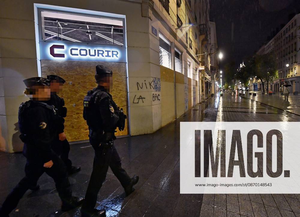 Lyon Curfew PHOTOPQR LE PROGRES Stéphane GUIOCHON Lyon 2nd District October 20, 2026 Lyon Curfew In the streets of Lyon, from Place Carnot through Place Bellecour and Rue de la République, Place des Jacobins, and Place de la République, law enforcement officers are patrolling to enforce the curfew in Lyon following the riots of October 17, 2026, in Lyon’s 2nd Arrondissement, October 20, 2026 – Curfew in Lyon Law enforcement officers are patrolling the streets of Lyon—covering the area from Place Carnot, through Place Bellecour, Rue de la République, and Place des Jacobins to Place de la République—to enforce a curfew following the riots of October 17, 2026. Lyon 2nd Arrondissement, Rhône, Rhône-Alpes, France