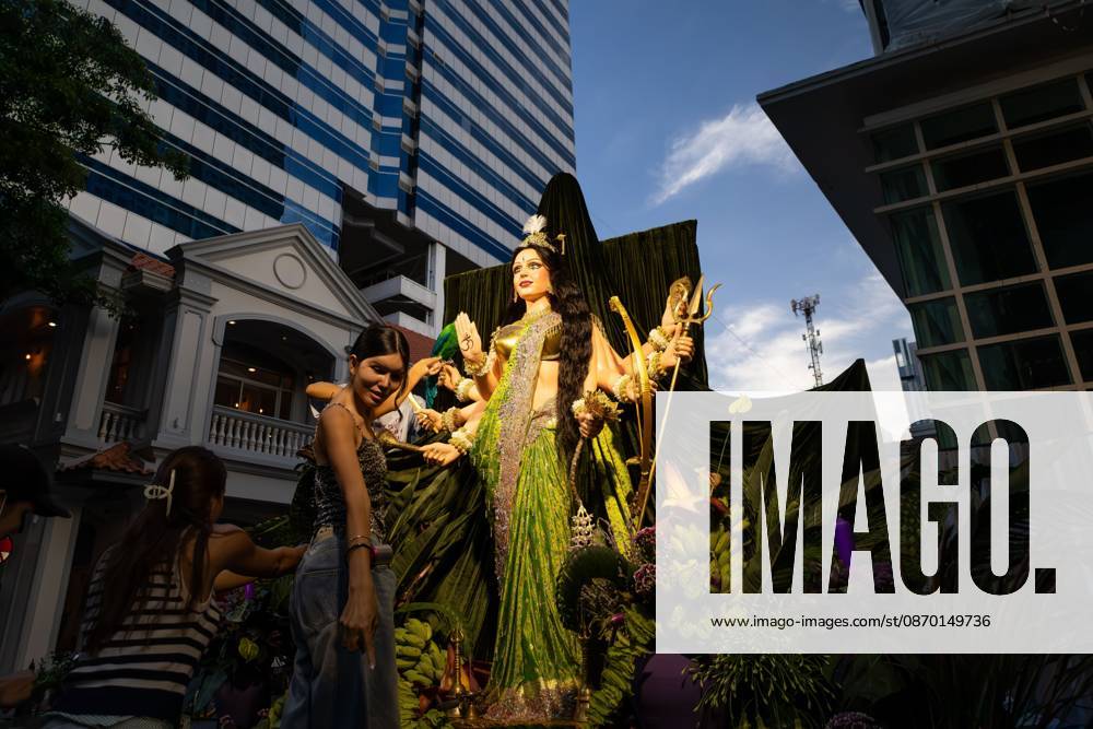 BANGKOK, THAILAND OCTOBER 20, 2026: Hindu devotees and members of the public gather for the annual Navaratri procession marking Vijayadashami at Sri Maha Mariamman Temple, widely known as Wat Khaek, on Silom Road in Bangkok. Bangkok Thailand - ZUMAq101 20261020_zna_q101_248