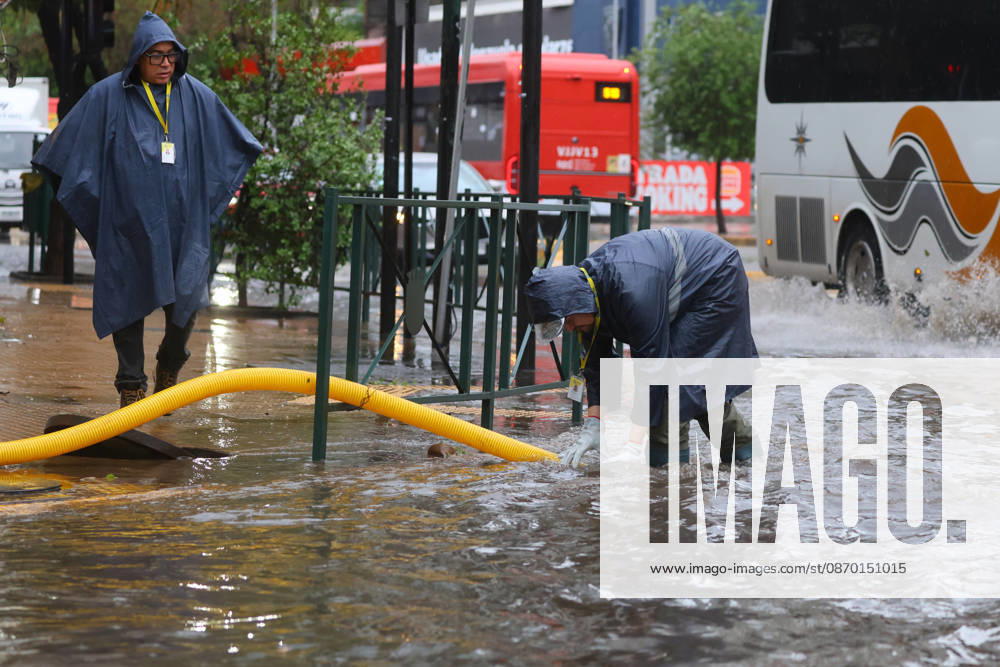 Santiago, October 20, 2026: Flooding at the intersection of Irarrazaval and Lo Encalada streets during the storm front affecting the metropolitan region. Jonnathan Oyarzun, Aton Chile, Santiago, Chile. Aton 1201195