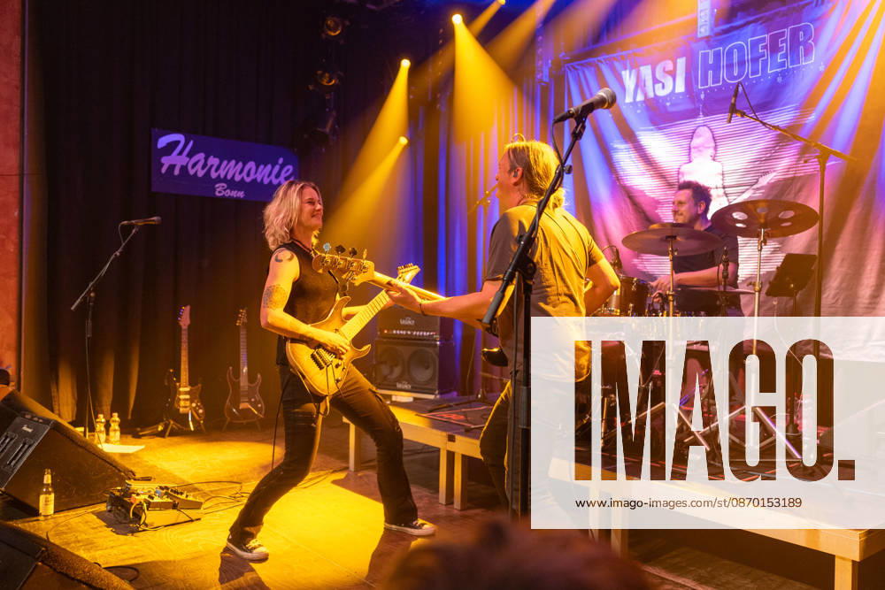 Yasi Hofer and Band at Harmonie Bonn on October 26, 2020 Guitarist Yasi HOFER from Ulm, with her band: Steffen KNAUS on bass and Christoph SCHERER, drums, at a concert at Harmonie Bonn. They’re performing there as part of the Best Of Tour 2026. Their style ranges from rock-inspired guitar parts to fusion. Bonn Harmonie Bonn North Rhine-Westphalia Germany
