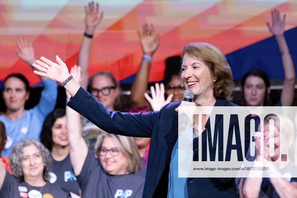 Vikki Goodwin, member of the Texas House of Representatives speaks during Senator Bernie Sanders’ ‘Fighting Oligarchy’ tour event in Houston, United States, 20 October 2026. Bernie Sanders intensifies his campaign tour in the United States !ACHTUNG: NUR REDAKTIONELLE NUTZUNG!