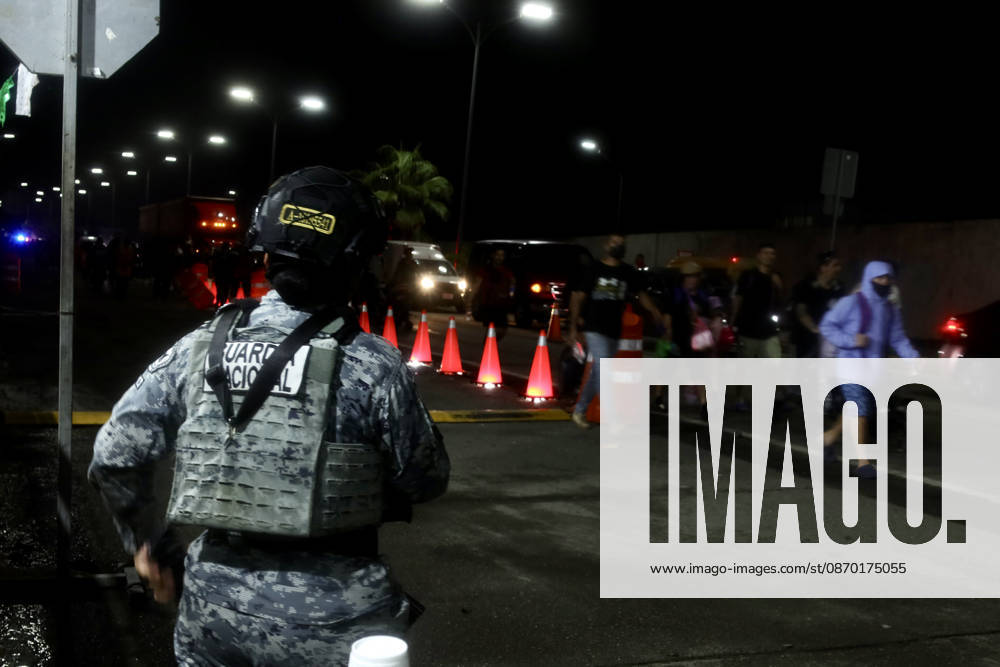 Central American migrants continue journey toward US from southern Mexico TAPACHULA, MEXICO – OCTOBER 20: A Mexican service member watches the migrant caravan pass by, en route to the United States, in Tapachula, Mexico, on October 20, 2026. Hundreds of migrants who entered Mexico from Central America in recent days are moving forward in a caravan, seeking to reach the U.S. border. Jose Torres Anadolu Tapachula Mexico. Editorial use only. Please get in touch for any other usage.