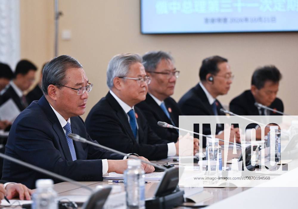 Russia China 9269456 21.10.2026 Chinese Premier Li Qiang attends a narrow format meeting with Russian Prime Minister Mikhail Mishustin at the Boris Yeltsin Presidential Library in St. Petersburg, Russia. Alexander Miridonov Sputnik St. Petersburg Russia