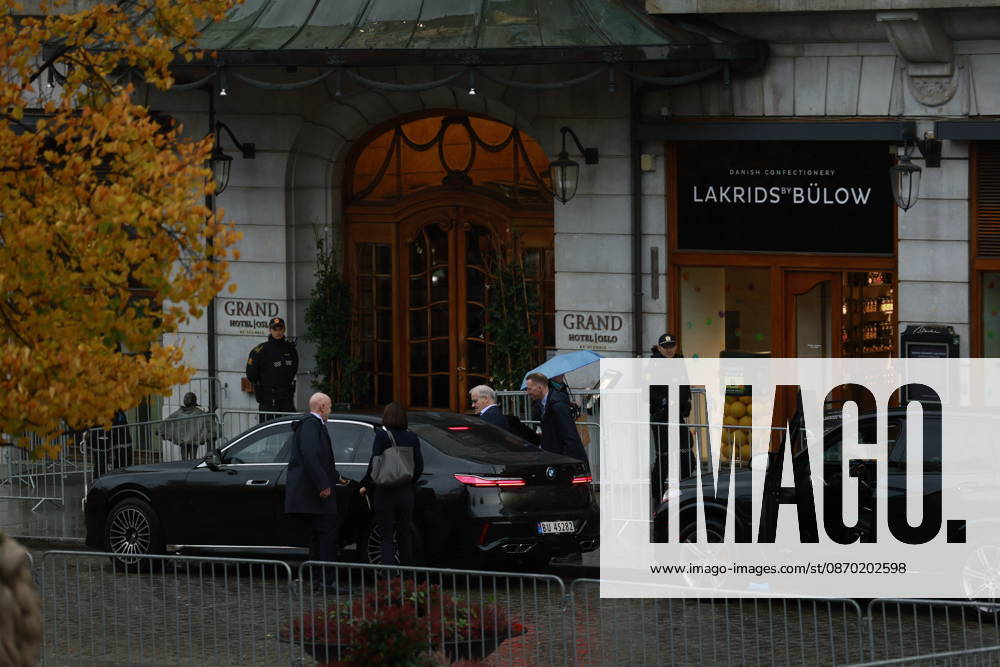 Ukraine Talks in Oslo, Ukrainian President Volodymyr Zelenskyy visits the Storting in Oslo, October 21, 2026. Prime Minister Jonas Gahr Store gets into a car outside the Grand Hotel in Oslo. Ukrainian President Volodymyr Zelenskyy is staying at the hotel and will visi