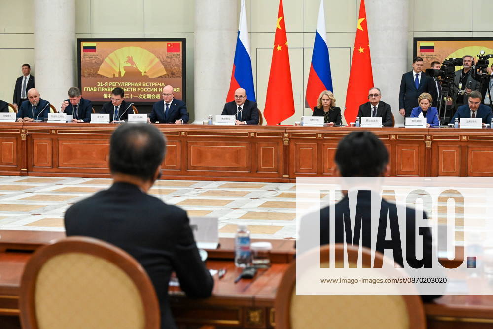 RUSSIA, ST PETERSBURG - OCTOBER 21, 2026: Mikhail Mishustin (C), Russia s Prime Minister, holds expanded talks with Li Qiang, Premier of China, at the Boris Yeltsin Presidential Library. Alexander Miridonov POOL TASS 99700860