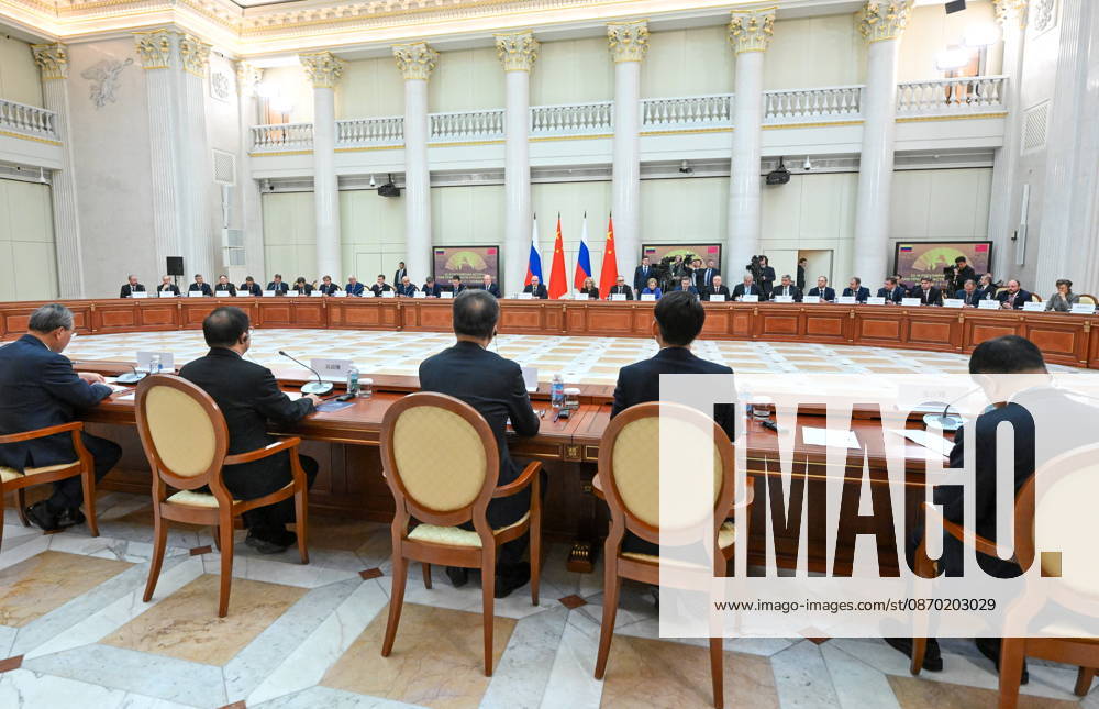RUSSIA, ST PETERSBURG - OCTOBER 21, 2026: Expanded talks take place between Mikhail Mishustin, Russia s Prime Minister, and Li Qiang, Premier of China, at the Boris Yeltsin Presidential Library. Alexander Miridonov POOL TASS 99700869