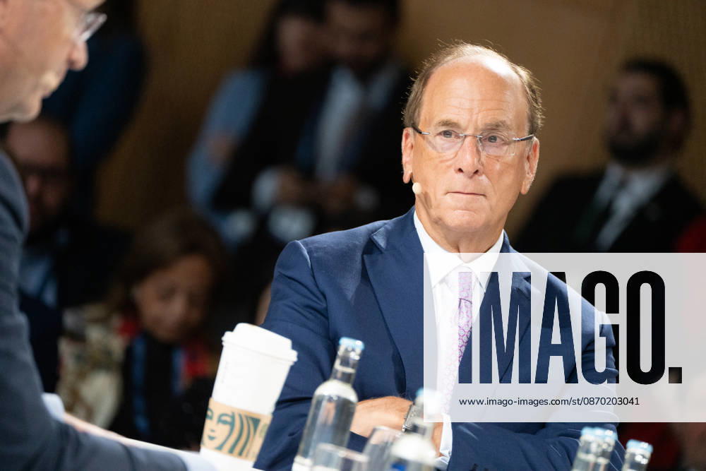 Larry Fink (Laurence Douglas Fink), CEO of BlackRock, speaks at the Berlin Global Dialogue in the former State Council building of the GDR, in conversation with Ola Källenius, CEO of Mercedes-Benz Group AG (on the left in the photo). Berlin Global Dialogue 2026 (BGD 2026), theme: Advancing Alliances for a New Era, Berlin, Berlin, Germany, ESMT
