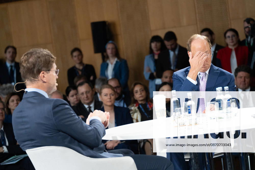 Larry Fink (Laurence Douglas Fink), CEO of BlackRock, speaks at the Berlin Global Dialogue in the former State Council building of the GDR, in conversation with Ola Källenius, CEO of Mercedes-Benz Group AG (on the left in the photo). Berlin Global Dialogue 2026 (BGD 2026), theme: Advancing Alliances for a New Era, Berlin, Berlin, Germany, ESMT