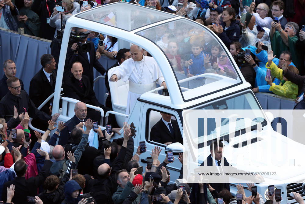 IPA89979251 - Vatican City - Italy, October 21, 2026: Pope Leo XIV presides over the Wednesday General Audience in St. Peters Square following his recovery from lung surgery. This morning, thousands of faithful and pilgrims from around the world gathered in St. Peters Square to attend the Wednesday General Audience with Pope Leo XIV. It was a moment of prayer, listening, and fellowship that filled the square with hope, reflection, and joy.