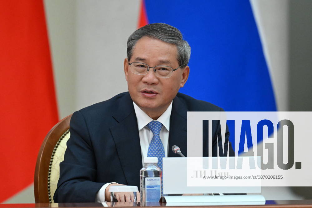 RUSSIA, ST PETERSBURG - OCTOBER 21, 2026: Li Qiang, Premier of China, holds expanded talks with Mikhail Mishustin, Russia s Prime Minister, at the Boris Yeltsin Presidential Library St Petersburg Russia - ZUMAt113 20261021_zaa_t113_081
