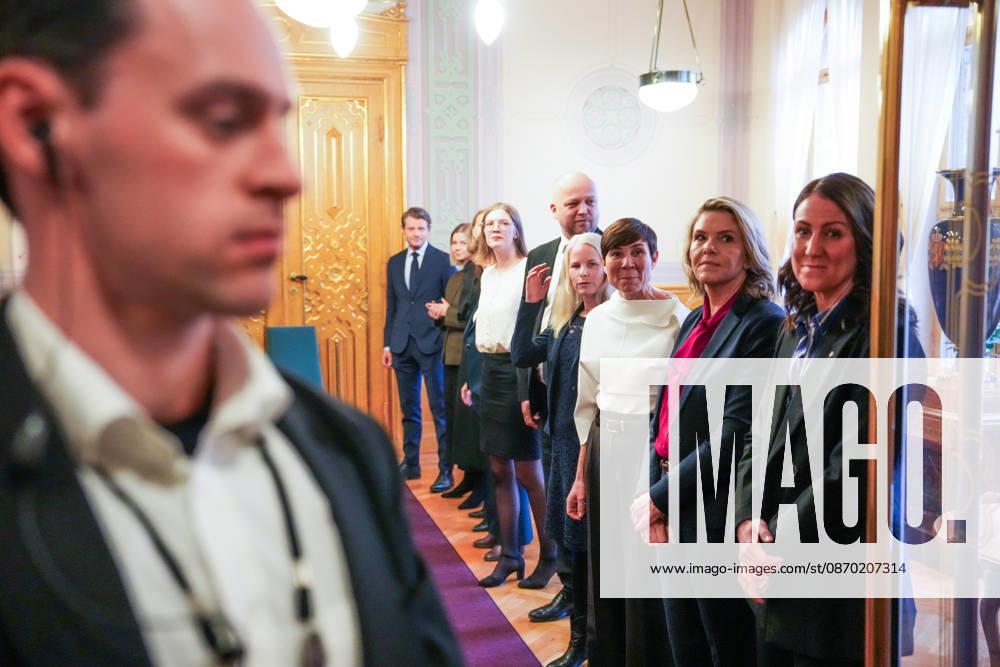 Ukrainian President Visits Norway, Oslo, October 21, 2026. Representatives from various political parties await Ukrainian President Volodymyr Zelenskyy, who is visiting the Storting. Photo: Ole Berg Rusten, NTB POOL, Oslo, Norway, n8iQKlWJKg. . Ref: BNC POL n8iQKlWJKg jpg