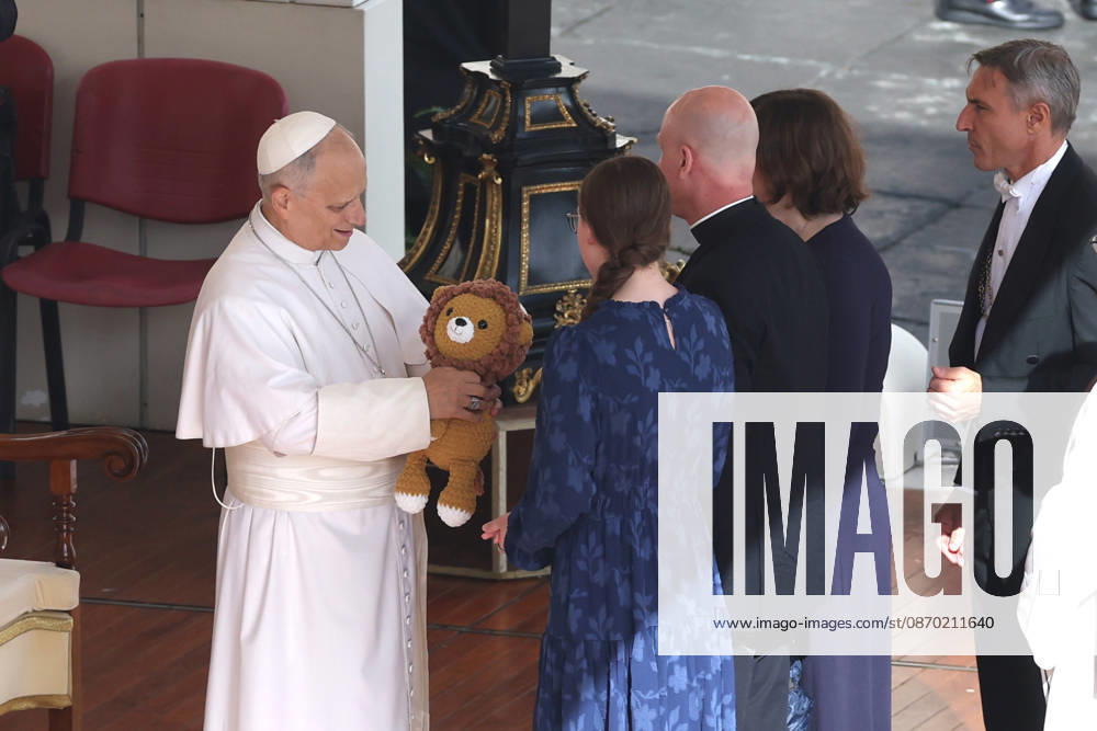IPA89980790 - Vatican City - Italy, October 21, 2026: A young girl gives the pope a stuffed lion wearing a papal cap; he seems very amused. Pope Leo XIV presides over the Wednesday General Audience in St. Peters Square following his recovery from lung surgery. This morning, thousands of faithful and pilgrims from around the world gathered in St. Peters Square to attend the Wednesday General Audience with Pope Leo XIV. It was a moment of prayer, listening, and communion that filled the square with hope, reflection, and joy.