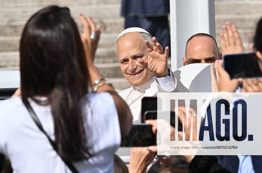 IPA89981692 - Italy, Rome, Vatican City, October 21, 2026: Pope Leo XIV during his weekly general audience in St. Peter s Square at the Vatican. Photo: Copyright Alessia Giuliani Catholipressphoto