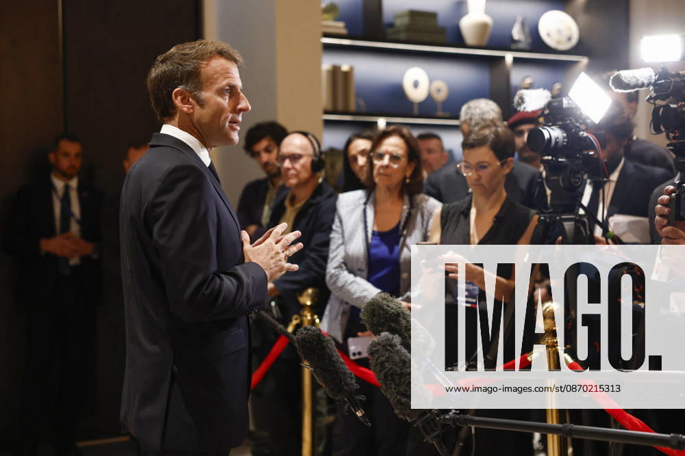 President Macron At The Opswf Summit During His Visit To Qatar French President Emmanuel Macron speaks to members of the media on the day of the 9th Annual One Planet Sovereign Wealth Funds (OPSWF) Summit, in Lusail, Qatar, October 21, 2026. Photo by Benoit Tessier Pool ABACAPRESS.COM Lusail Qatar