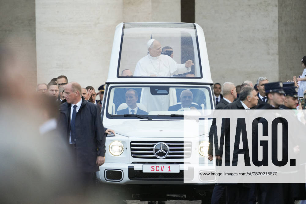 Pope Leo XIV At Weekly General Audience - Vatican City His Holiness Pope Leo XIV attends the weekly general audience at St Peter s Square in Vatican City, Vatican on October 21, 2026. Photo by Andrea Bracaglia ABACAPRESS.COM Vatican City Vatican City Vatican (or Holy See)