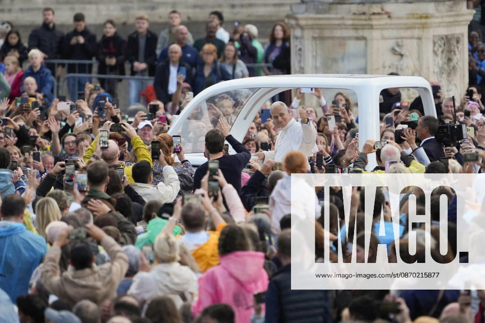 Pope Leo XIV At Weekly General Audience - Vatican City His Holiness Pope Leo XIV attends the weekly general audience at St Peter s Square in Vatican City, Vatican on October 21, 2026. Photo by Andrea Bracaglia ABACAPRESS.COM Vatican City Vatican City Vatican (or Holy See)
