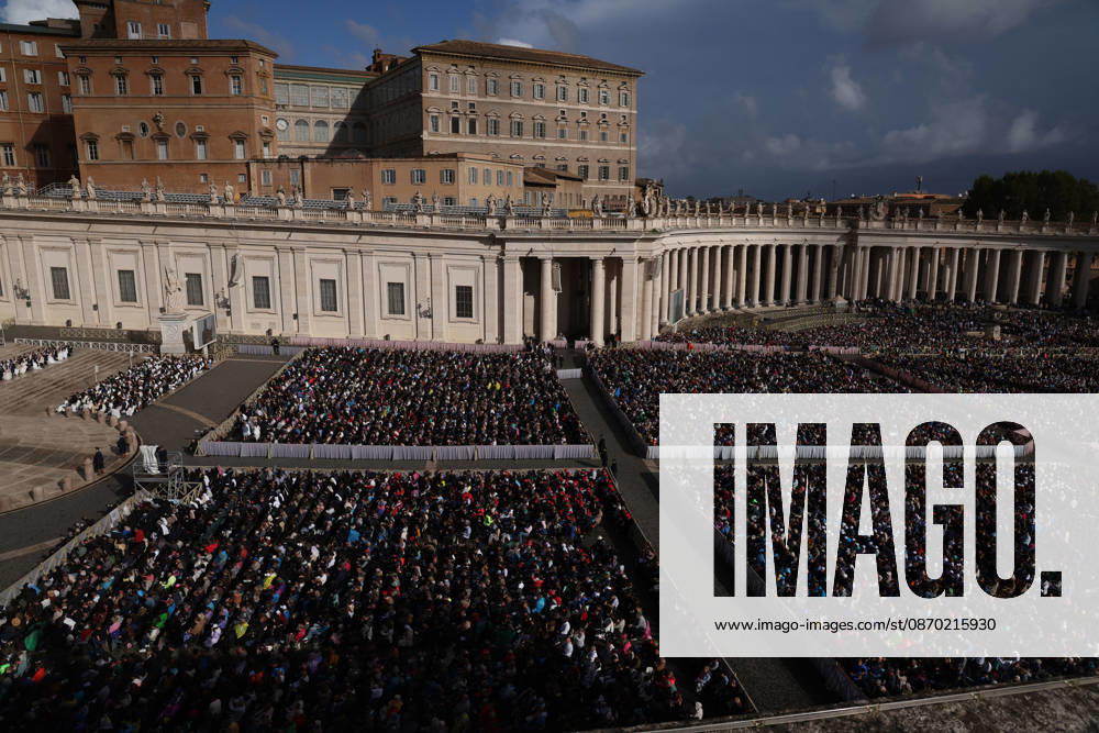 IPA89979571 - Vatican City - Italy, October 21, 2026: Pope Leo XIV presides over the Wednesday General Audience in St. Peters Square following his recovery from lung surgery. This morning, thousands of faithful and pilgrims from around the world gathered in St. Peters Square to attend the Wednesday General Audience with Pope Leo XIV. It was a moment of prayer, listening, and fellowship that filled the square with hope, reflection, and joy.