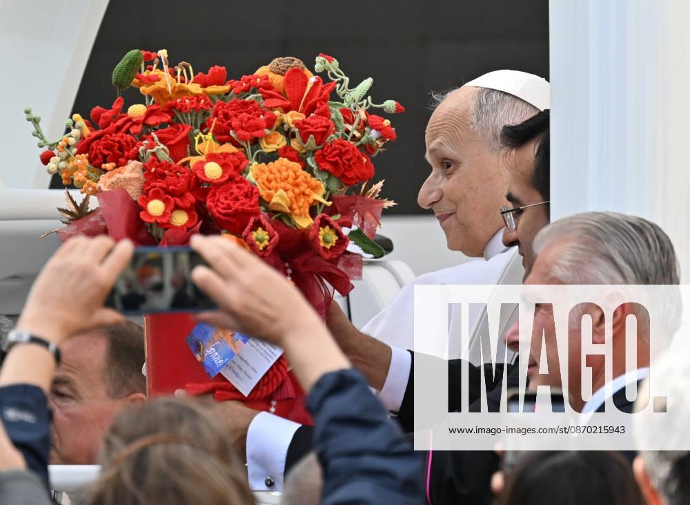 IPA89981682 - Italy, Rome, Vatican City, October 21, 2026: Pope Leo XIV during his weekly general audience in St. Peter s Square at the Vatican. Photo: Copyright Alessia Giuliani Catholipressphoto