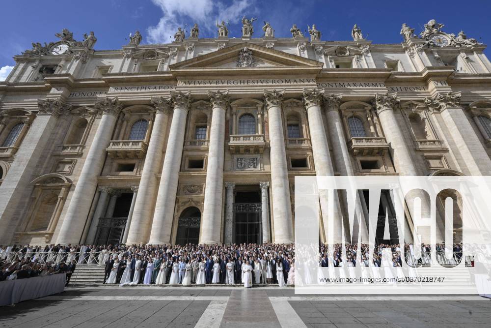 ITALY - REL - POPE LEO XIV PRESIDES OVER THE WEEKLY GENERAL AUDIENCE IN ST. PETER S SQUARE VATICAN CITY 21 10 2026 Italy, Rome, Vatican 21 10 2026 Pope Leo XIV presides over the weekly general audience in St. Peter s Square, Vatican City. - NO BOOKS