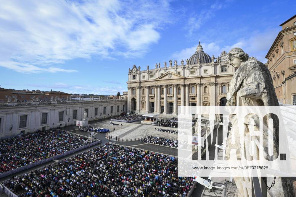 IPA89982940 - Italy, Rome, Vatican, October 21, 2026 Pope Leo XIV presides over the weekly general audience in St. Peter s Square, Vatican City. Photograph by VATICAN MEDIA Catholic Press Photo. RESTRICTED TO EDITORIAL USE—NO MARKETING—NO ADVERTISING CAMPAIGNS.