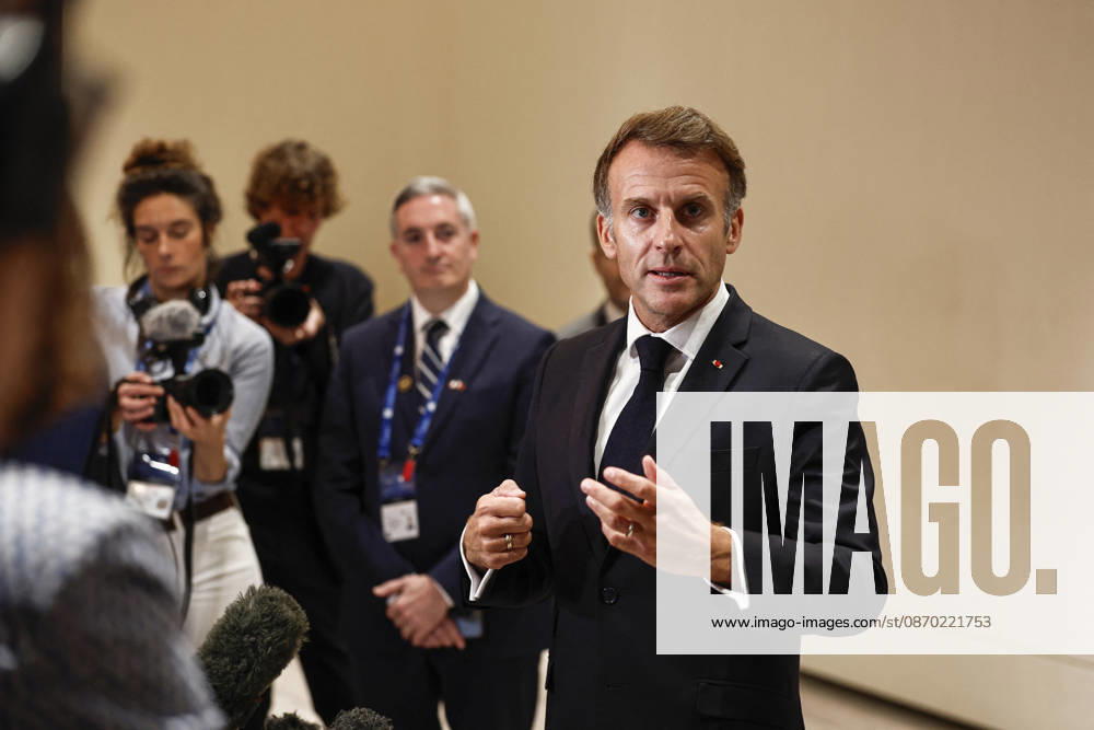 President Macron At The Opswf Summit During His Visit To Qatar French President Emmanuel Macron speaks to members of the media on the day of the 9th Annual One Planet Sovereign Wealth Funds (OPSWF) Summit, in Lusail, Qatar, October 21, 2026. Phot oby Benoit Tessier Pool ABACAPRESS.COM Lusail Qatar