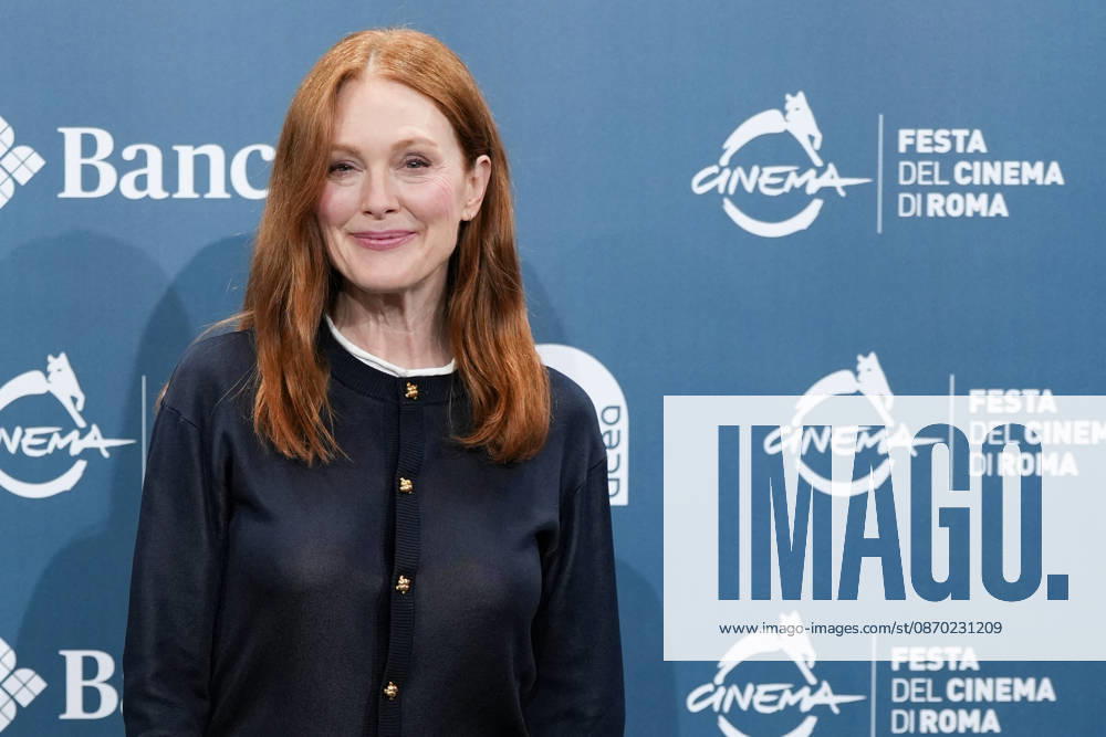Julianne Moore At Rome Film Fest Photocall - Rome Julianne Moore attends the photocall for the film THE DEBUT during the Rome Film Fest in Rome, Italy on October 21, 2026. Photo by Andrea Bracaglia ABACAPRESS.COM Rome Italy Italy