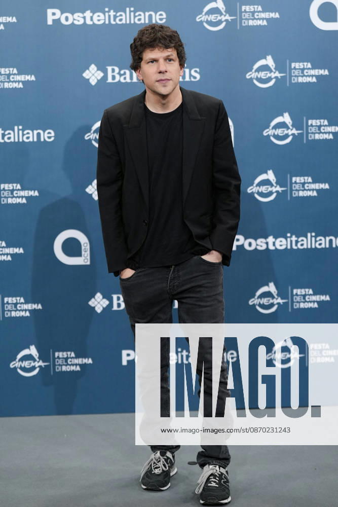 Jesse Eisenberg At Rome Film Fest Photocall - Rome Jesse Eisenberg attends the photocall for the film THE DEBUT during the Rome Film Fest in Rome, Italy on October 21, 2026. Photo by Andrea Bracaglia ABACAPRESS.COM Rome Italy Italy
