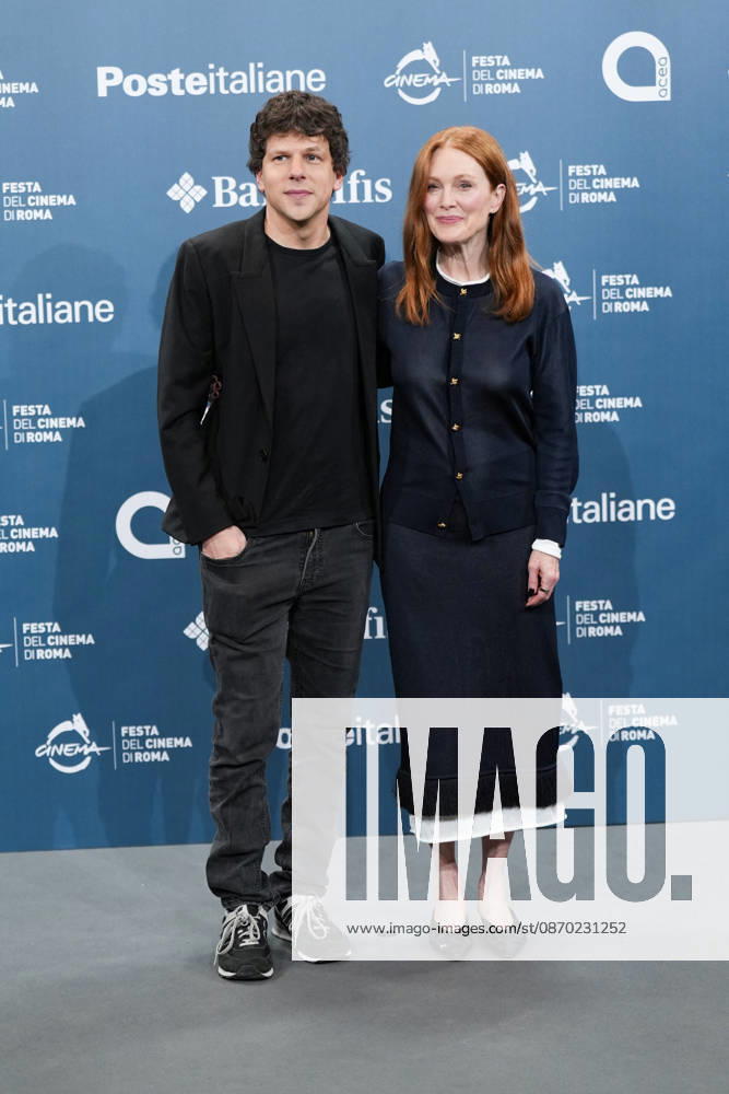 Julianne Moore And Jesse Eisenberg At Rome Film Fest Photocall - Rome Julianne Moore and Jesse Eisenberg attend the photocall for the film THE DEBUT during the Rome Film Fest in Rome, Italy on October 21, 2026. Photo by Andrea Bracaglia ABACAPRESS.COM Rome Italy Italy