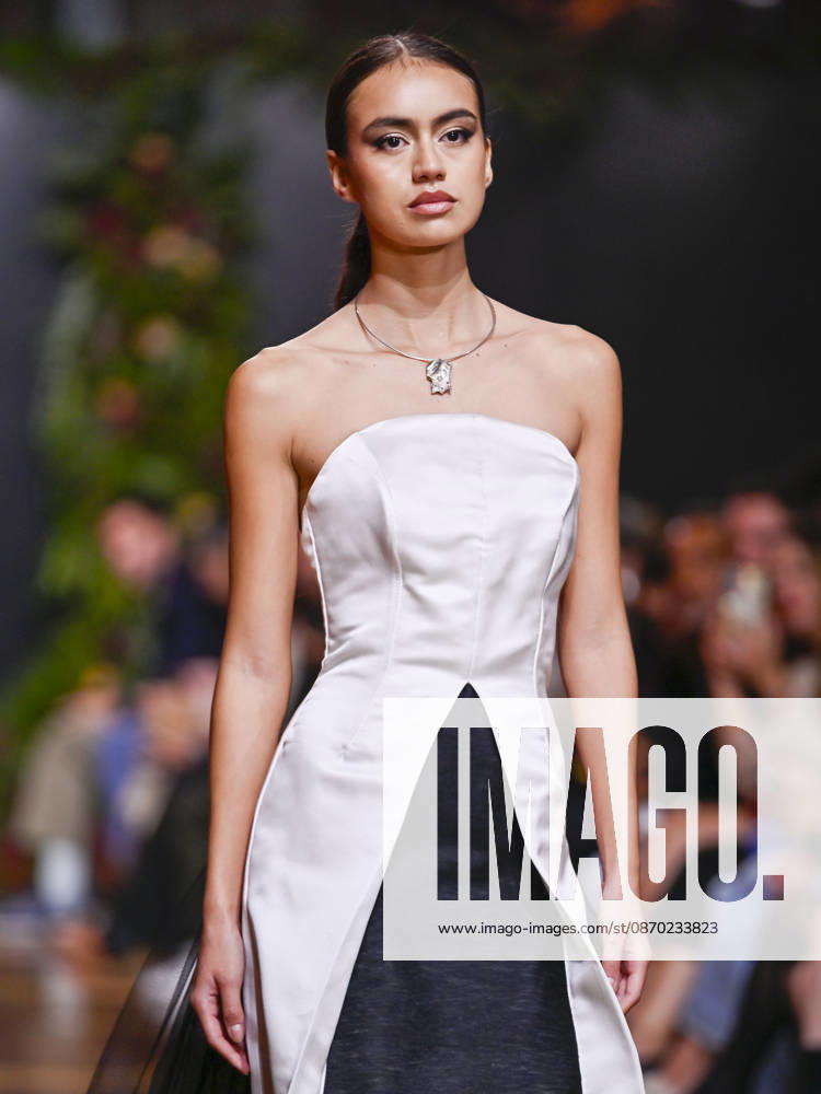 A model walks the runway during the ASNÃ‚Â s - SENORITO ORTEGA fashion show, as part of Atelier Couture, held at the Fabrica de Tapices, on october 20, 2026, in Madrid, Spain. Madrid Spain - ZUMAc312 20261021_zsp_c312_043