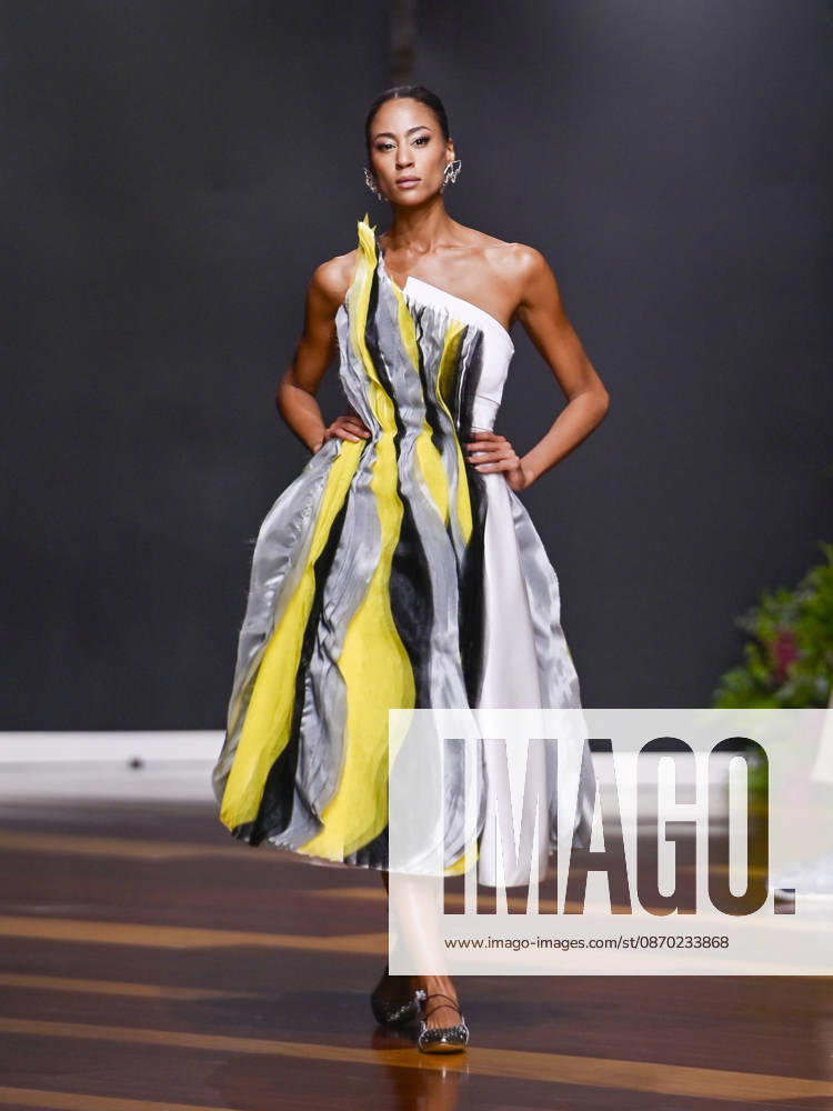 A model walks the runway during the ASN s - SENORITO ORTEGA fashion show, as part of Atelier Couture, held at the Fabrica de Tapices, on october 20, 2026, in Madrid, Spain. Madrid Spain - ZUMAc312 20261021_zsp_c312_011
