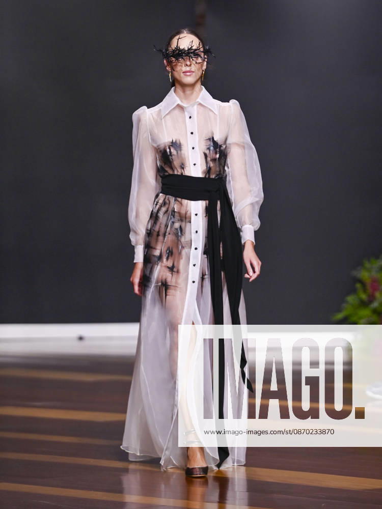 A model walks the runway during the ASN s - SENORITO ORTEGA fashion show, as part of Atelier Couture, held at the Fabrica de Tapices, on october 20, 2026, in Madrid, Spain. Madrid Spain - ZUMAc312 20261021_zsp_c312_012