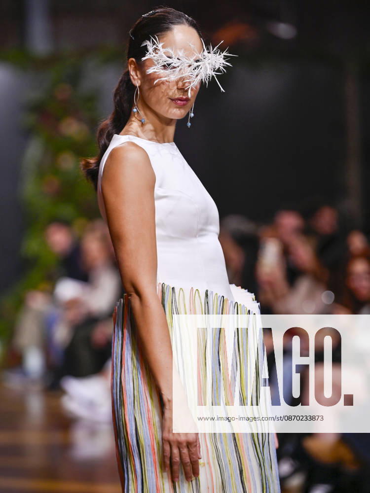 A model walks the runway during the ASNÃ‚Â s - SENORITO ORTEGA fashion show, as part of Atelier Couture, held at the Fabrica de Tapices, on october 20, 2026, in Madrid, Spain. Madrid Spain - ZUMAc312 20261021_zsp_c312_014