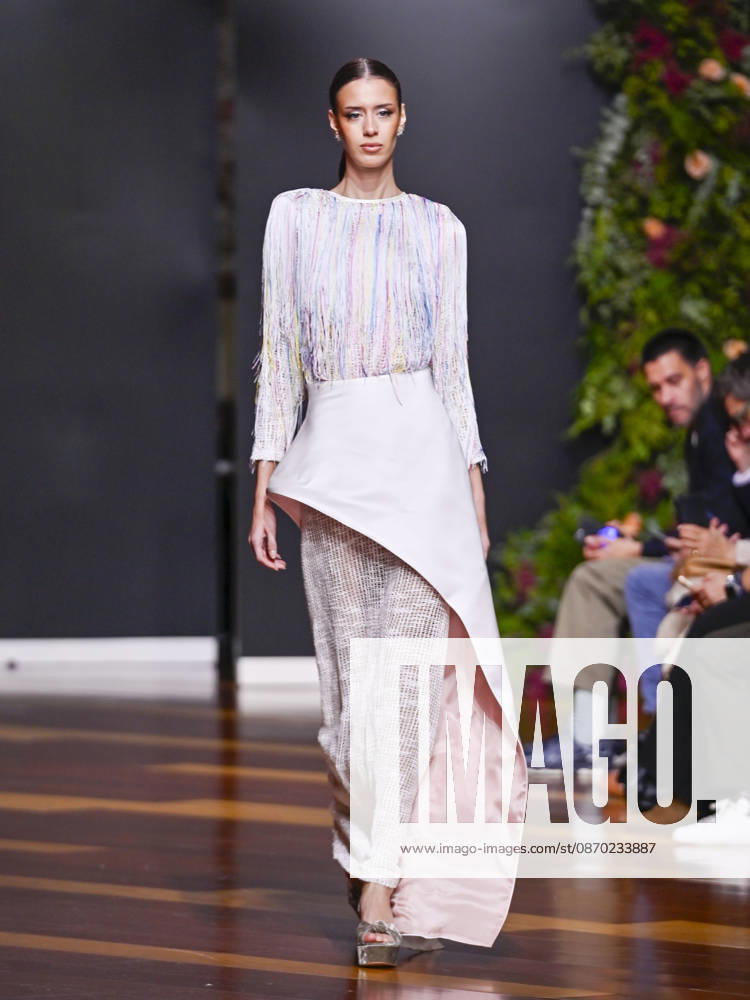 A model walks the runway during the ASN s - SENORITO ORTEGA fashion show, as part of Atelier Couture, held at the Fabrica de Tapices, on october 20, 2026, in Madrid, Spain. Madrid Spain - ZUMAc312 20261021_zsp_c312_019