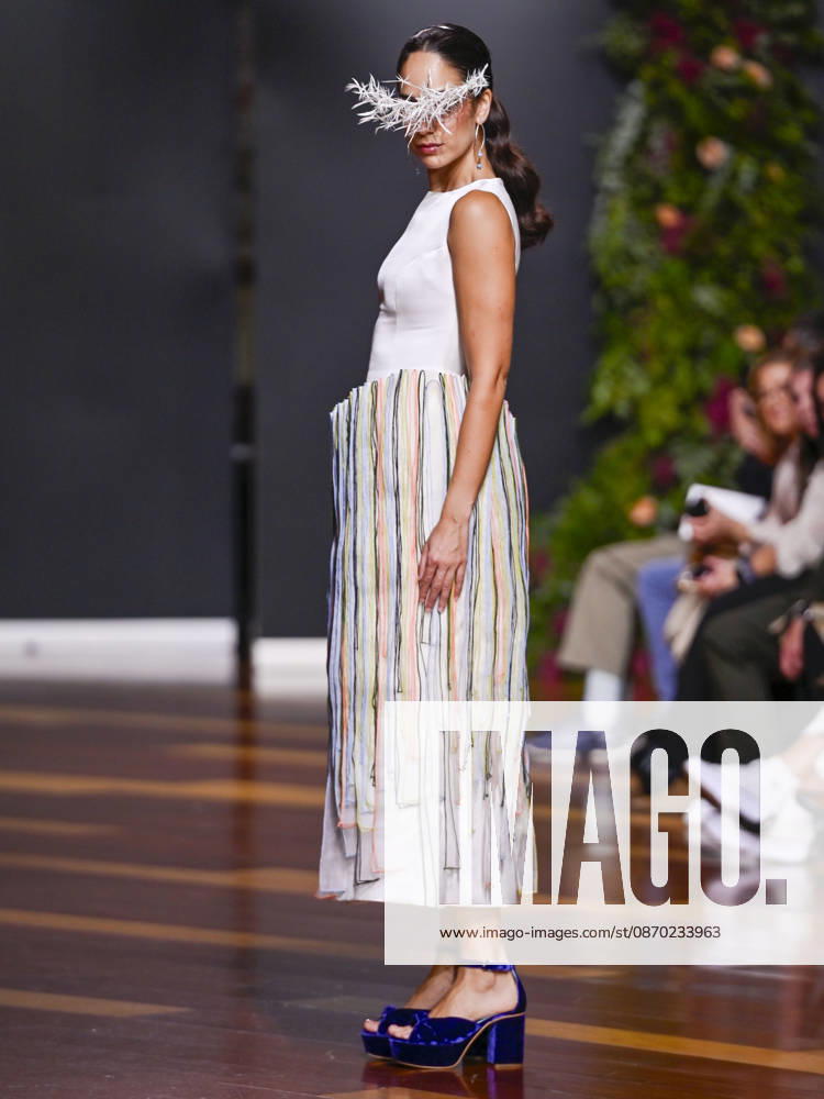 A model walks the runway during the ASNÃ‚Â s - SENORITO ORTEGA fashion show, as part of Atelier Couture, held at the Fabrica de Tapices, on october 20, 2026, in Madrid, Spain. Madrid Spain - ZUMAc312 20261021_zsp_c312_025